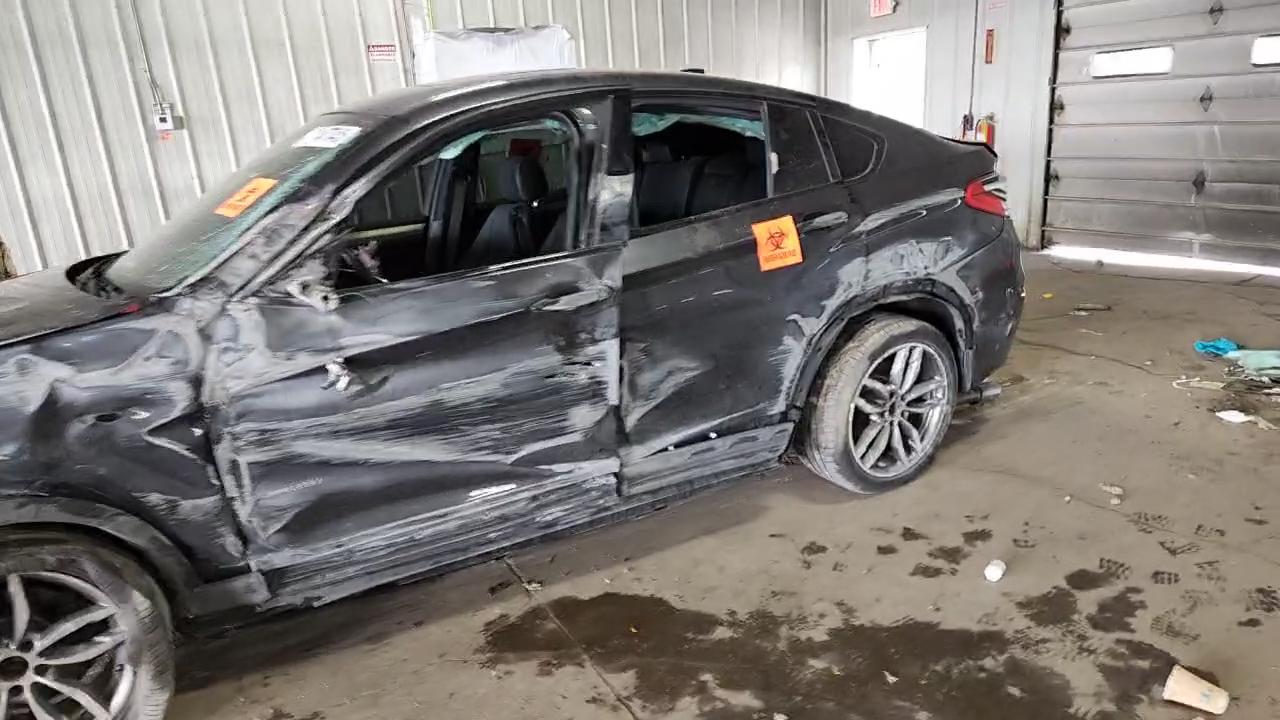 Фото: 5UXXW3C50J0T82021