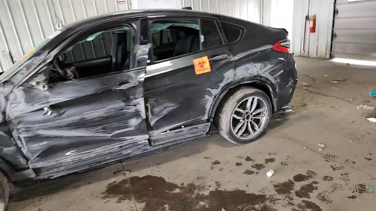 Фото: 5UXXW3C50J0T82021