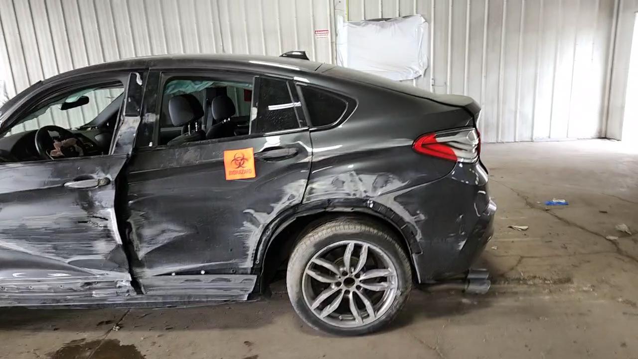 Фото: 5UXXW3C50J0T82021