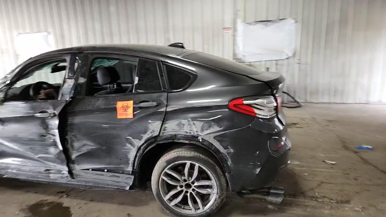 Фото: 5UXXW3C50J0T82021