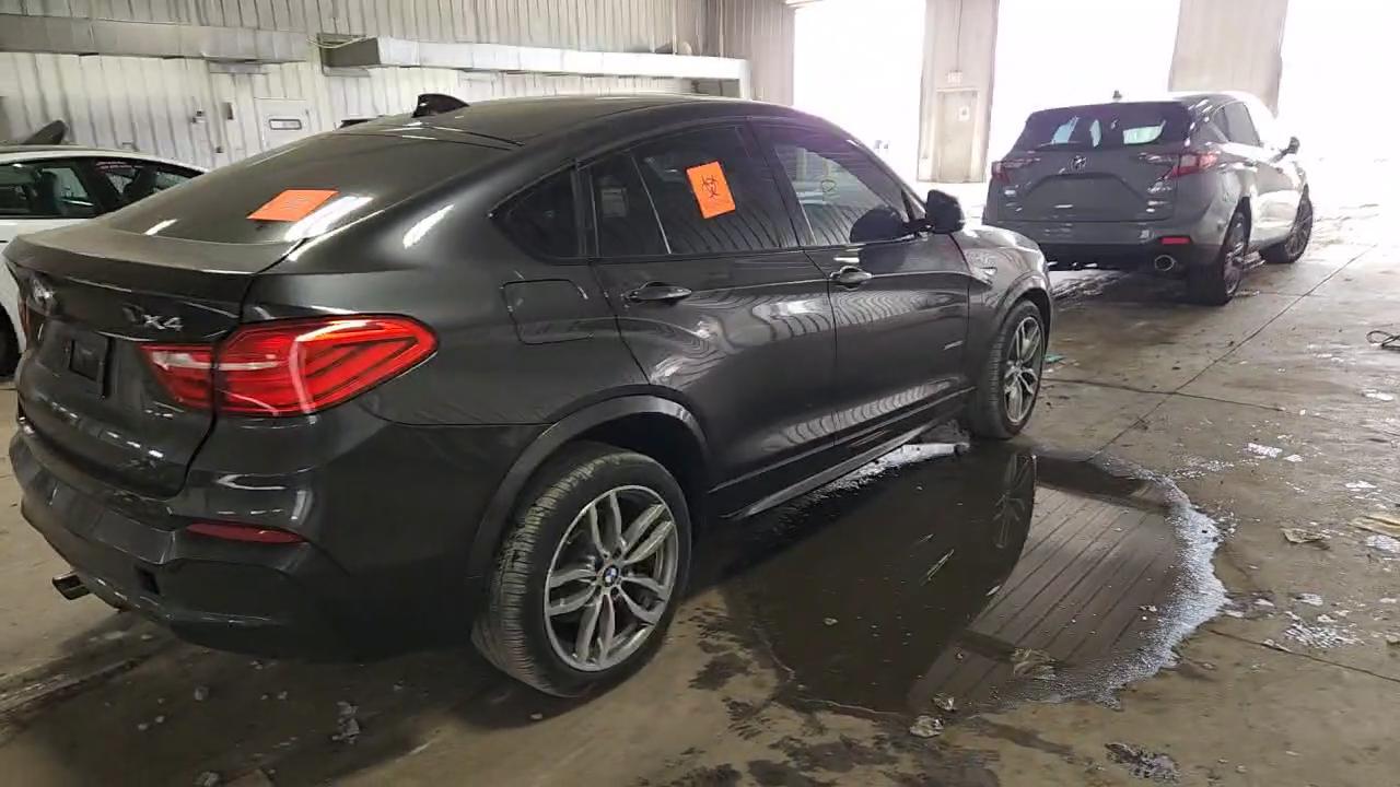 Фото: 5UXXW3C50J0T82021