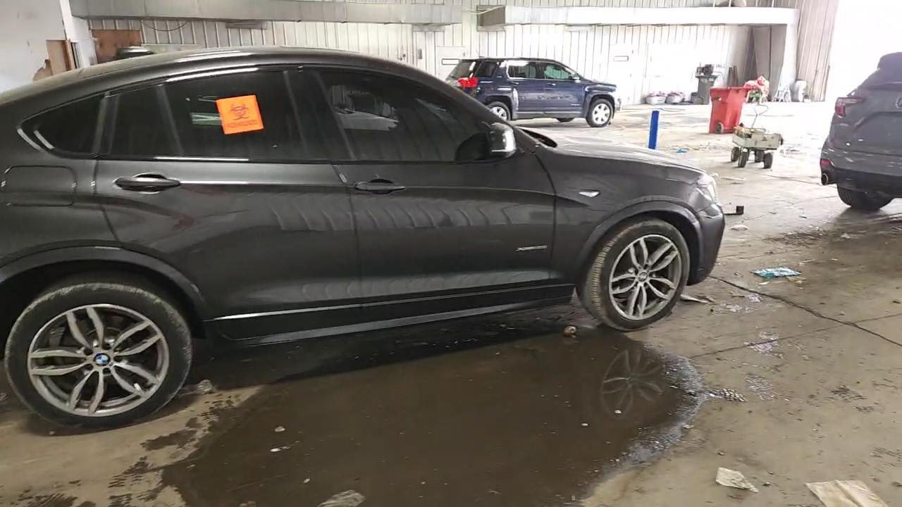 Фото: 5UXXW3C50J0T82021