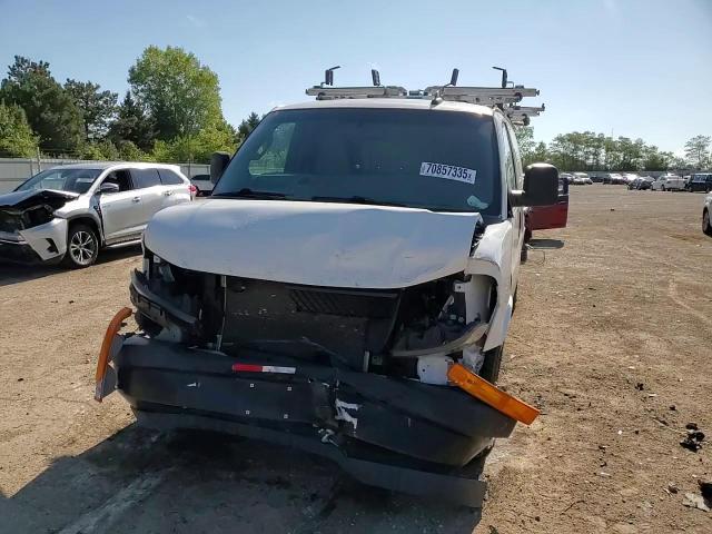 2018 Chevrolet Express G2500 VIN: 1GCWGAFP9J1322891 Lot: 70857335