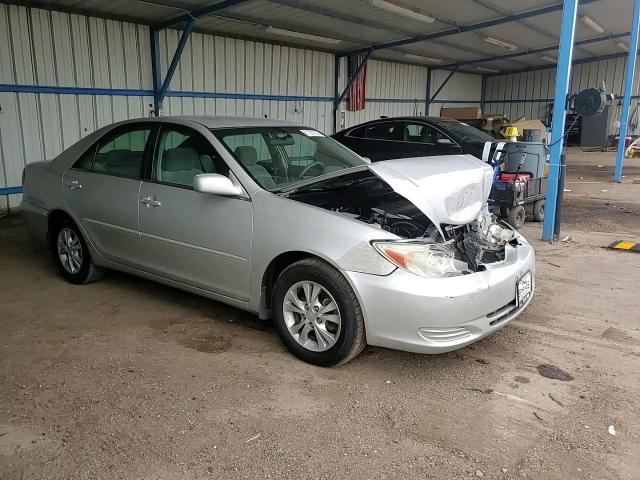 2004 Toyota Camry Le VIN: 4T1BF30KX4U569944 Lot: 81707915