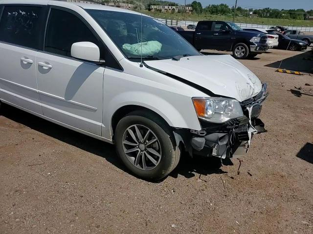 2017 Dodge Grand Caravan Sxt VIN: 2C4RDGCG6HR761825 Lot: 70880455