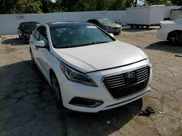 2017 Hyundai Sonata Hybrid VIN: KMHE34L10HA044848 Lot: 82131475