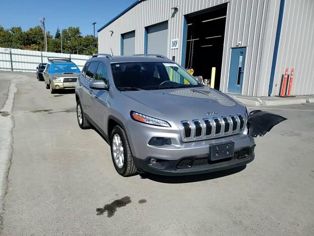 2018 Jeep Cherokee Latitude VIN: 1C4PJLCB0JD528125 Lot: 81108305