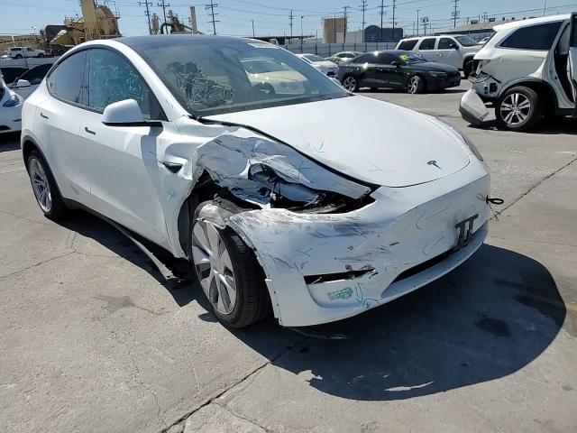 2024 Tesla Model Y VIN: 7SAYGDEEXRF075803 Lot: 70549225