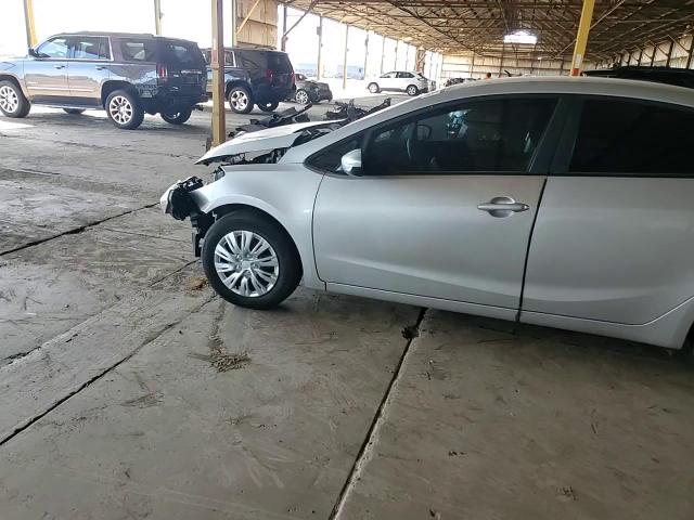 2018 Kia Forte Lx VIN: 3KPFK4A70JE272452 Lot: 84782545