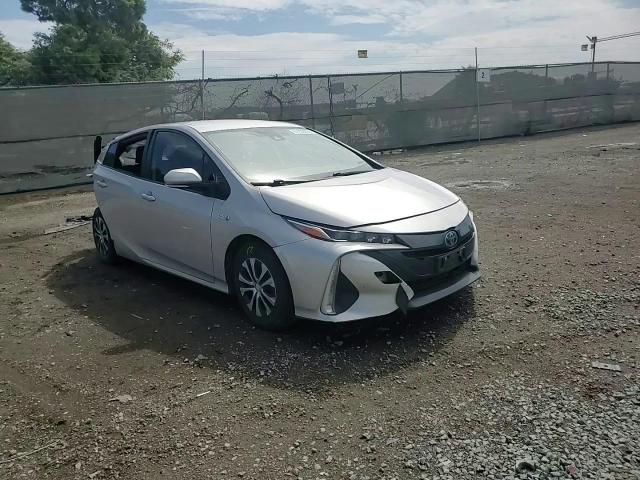 2021 Toyota Prius Prime Le VIN: JTDKAMFP6M3186049 Lot: 81289905