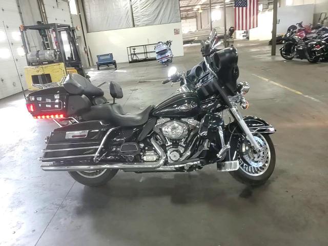 2013 Harley-Davidson Flhtcu Ultra Classic Electra Glide VIN: 1HD1FCM17DB643302 Lot: 71838405
