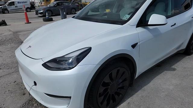 2022 Tesla Model Y VIN: 7SAYGDEF2NF322332 Lot: 82070175