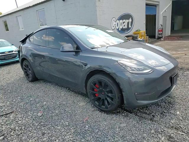 2022 Tesla Model Y VIN: 7SAYGDEE8NF387001 Lot: 71177215