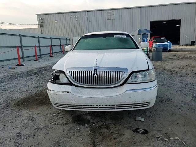 2009 Lincoln Town Car Signature Limited VIN: 2LNHM82V19X633700 Lot: 80480435