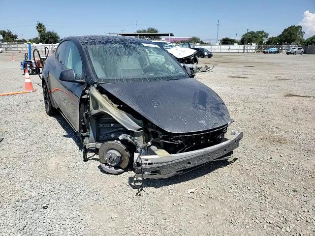 2024 Tesla Model Y VIN: 7SAYGDEE8RF063701 Lot: 70274125