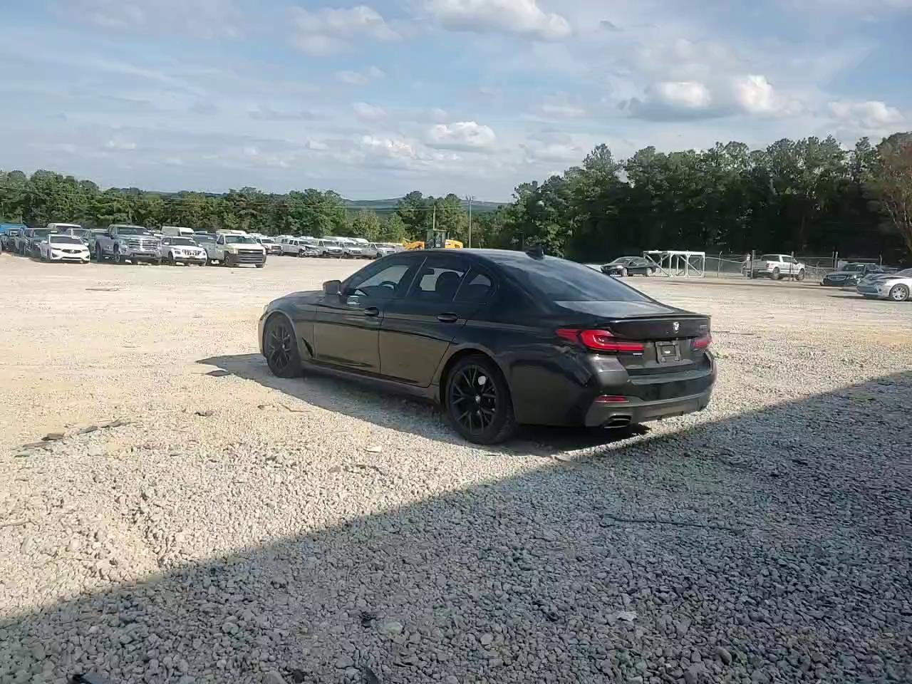 Фото: WBA53BH00NCJ43210