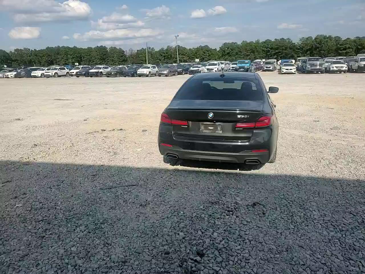 Фото: WBA53BH00NCJ43210