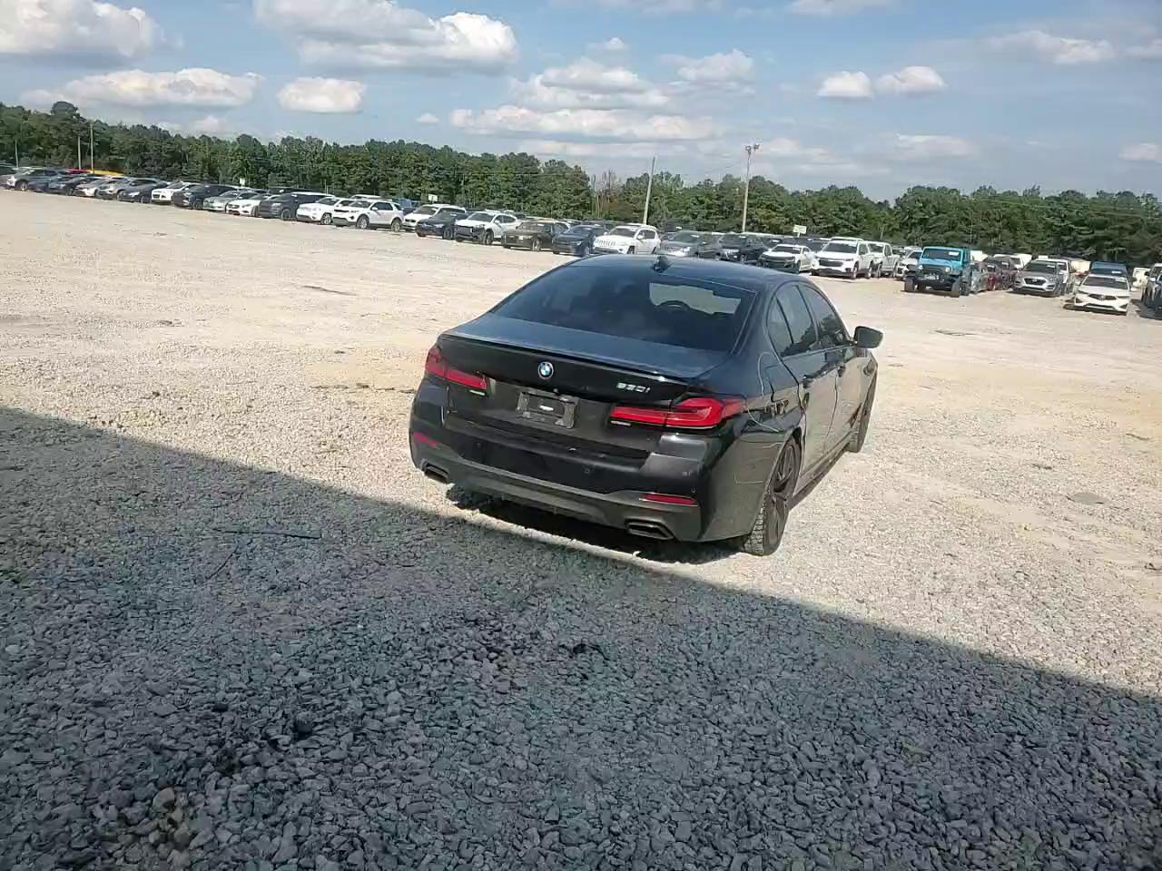 Фото: WBA53BH00NCJ43210