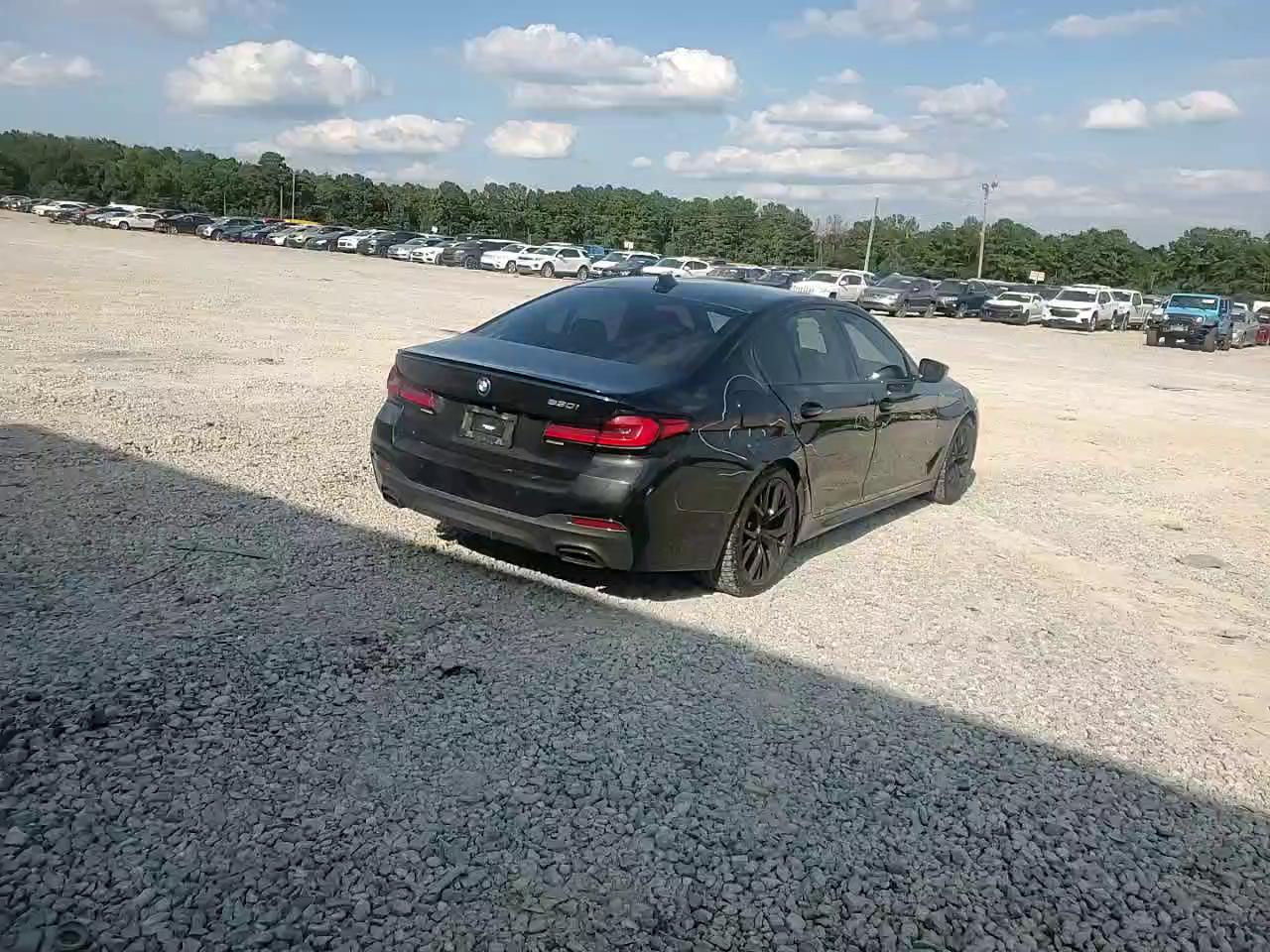 Фото: WBA53BH00NCJ43210