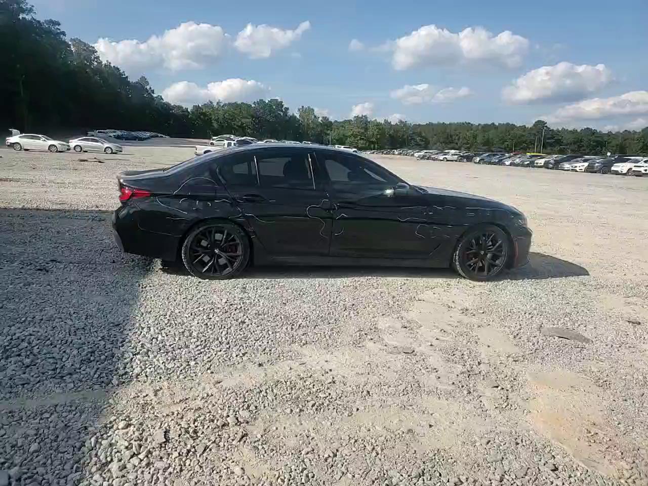 Фото: WBA53BH00NCJ43210