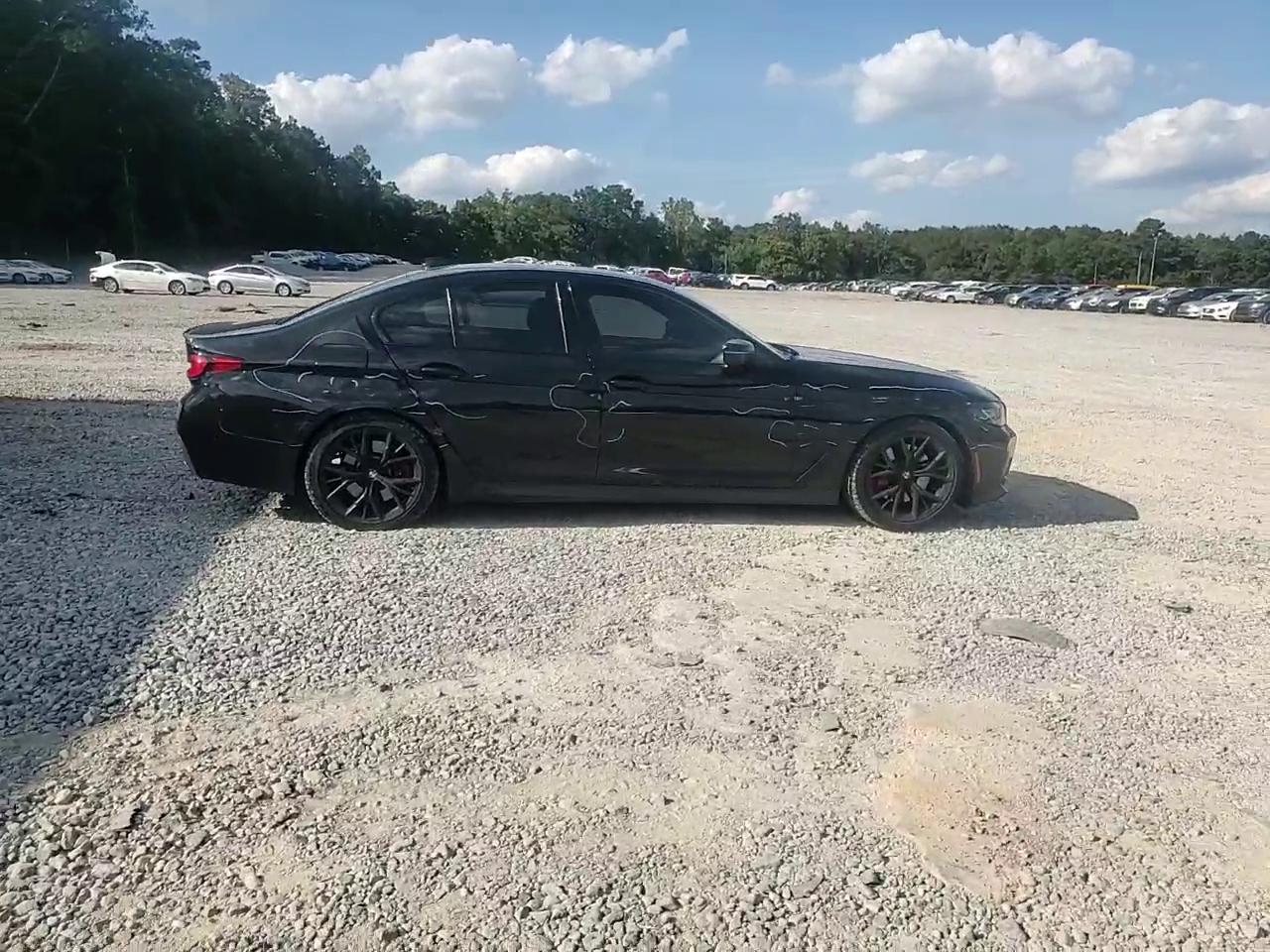 Фото: WBA53BH00NCJ43210