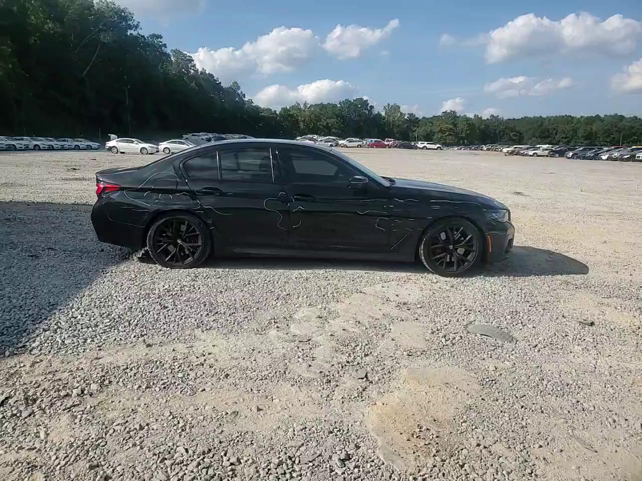 Фото: WBA53BH00NCJ43210