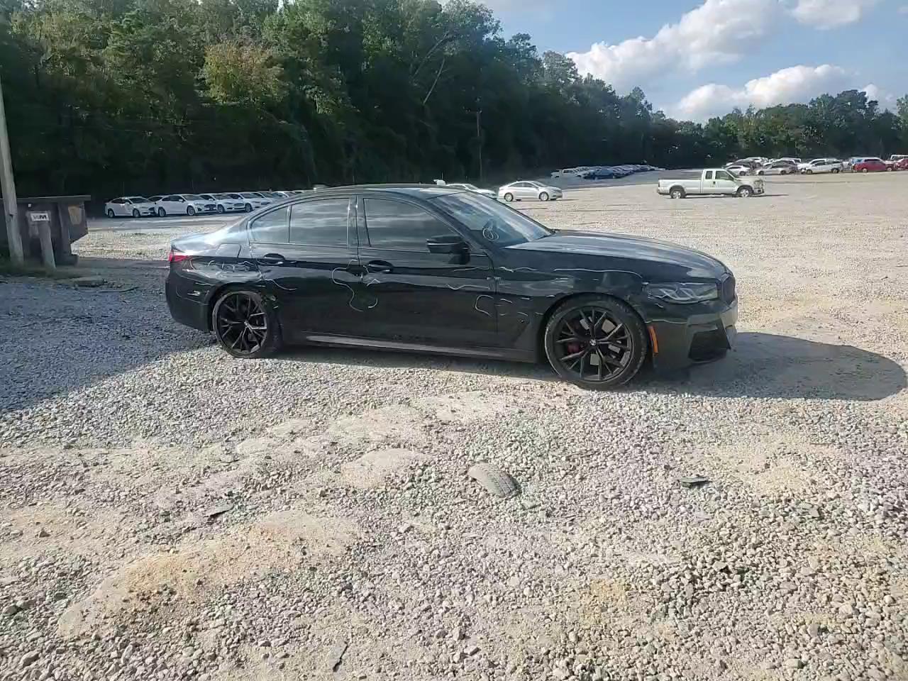 Фото: WBA53BH00NCJ43210