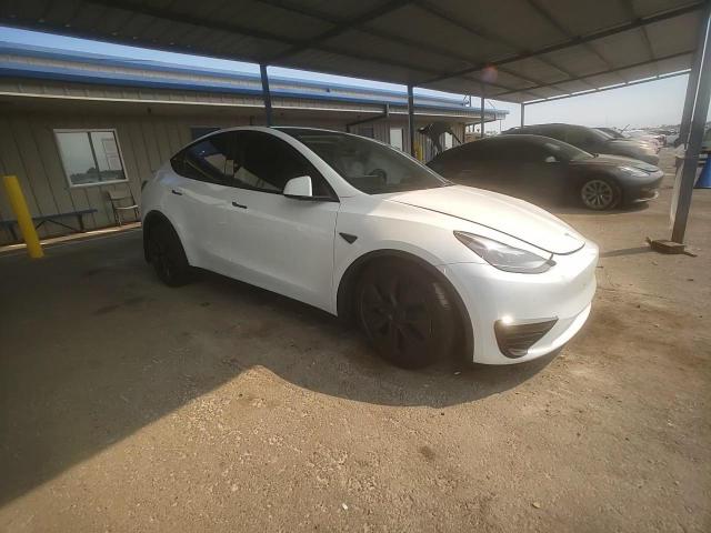 2024 Tesla Model Y VIN: 7SAYGDED2RF122734 Lot: 71327105