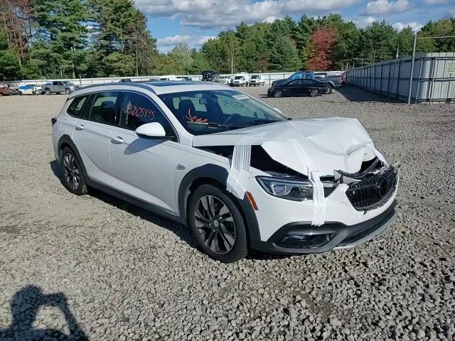 2018 Buick Regal Tourx Essence VIN: W04GV8SX0J1077739 Lot: 83805895