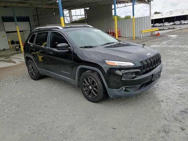 2017 Jeep Cherokee Latitude VIN: 1C4PJLCB7HW586425 Lot: 80880095