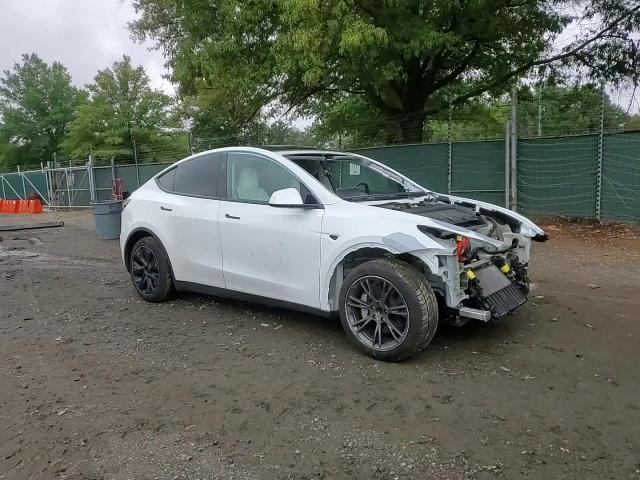 2024 Tesla Model Y VIN: 7SAYGDED4RF153032 Lot: 84019125