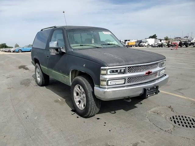 1998 Chevrolet Tahoe K1500 VIN: 3GNEK18R8WG130659 Lot: 81615845