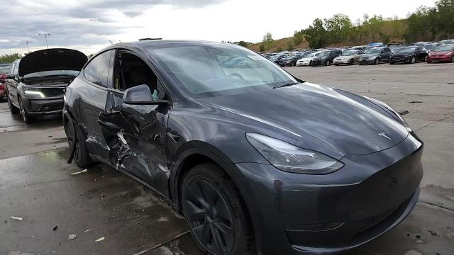 2024 Tesla Model Y VIN: 7SAYGDED2RA334224 Lot: 70952225
