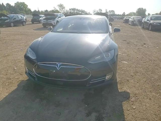 2014 Tesla Model S VIN: 5YJSA1H29EFP63967 Lot: 72012635