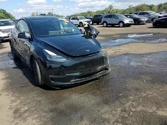 2024 Tesla Model Y VIN: 7SAYGDEE0RA225592 Lot: 71990285