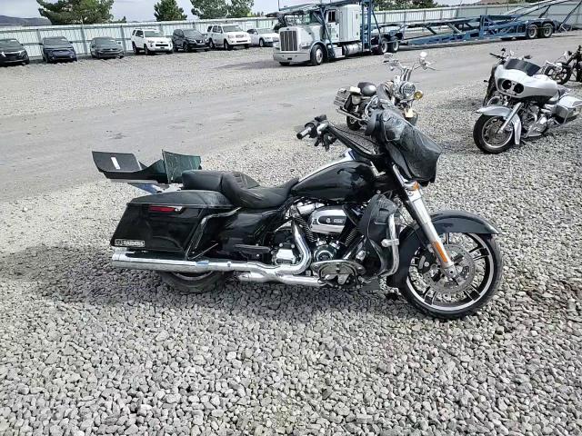 2017 Harley-Davidson Flhx Street Glide VIN: 1HD1KBC19HB609827 Lot: 83943045