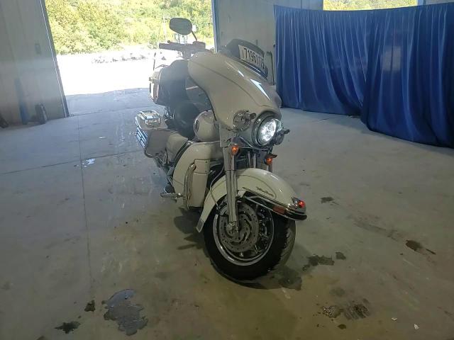 2004 Harley-Davidson Flhtcui VIN: 1HD1FCW144Y629433 Lot: 71961175