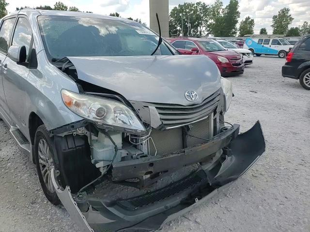 2012 Toyota Sienna Xle VIN: 5TDYK3DC6CS235796 Lot: 70565525