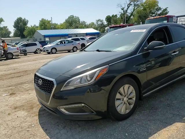 2017 Hyundai Sonata Hybrid VIN: KMHE24L14HA055421 Lot: 80409205