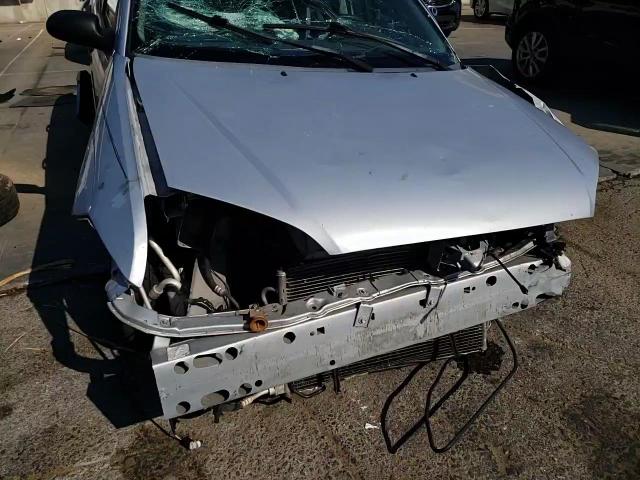 2005 Ford Focus Zx4 VIN: 1FAFP34N85W255583 Lot: 71185905