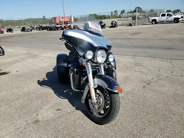 2013 Harley-Davidson Flhtcutg Tri Glide Ultra Classic VIN: 1HD1MAM10DB850043 Lot: 71736395