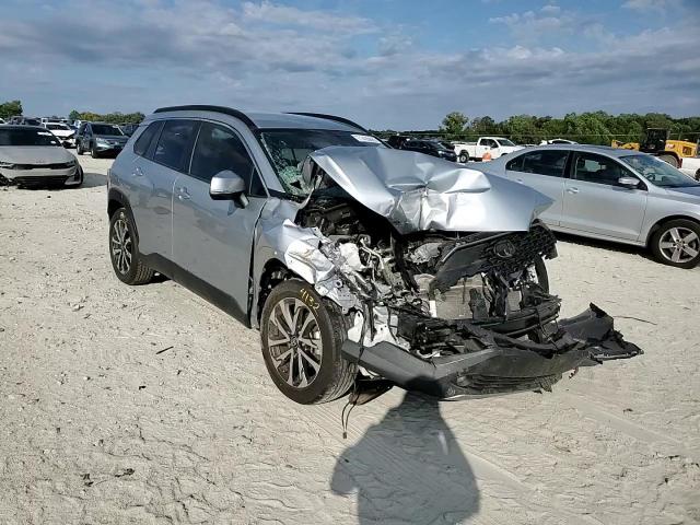 2022 Toyota Corolla Cross Xle VIN: 7MUEAAAG7NV004044 Lot: 71435685