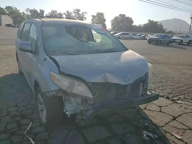 2011 Toyota Sienna Le VIN: 5TDKK3DC9BS055670 Lot: 81767985
