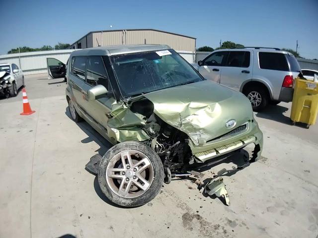 2010 Kia Soul + VIN: KNDJT2A29A7176450 Lot: 71650835