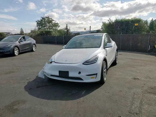 2022 Tesla Model Y VIN: 7SAYGDEE0NF362688 Lot: 82109765