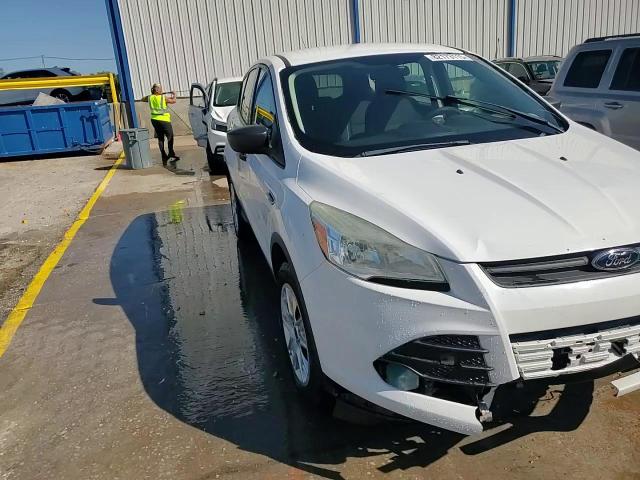 2013 Ford Escape S VIN: 1FMCU0F72DUA77596 Lot: 82173115
