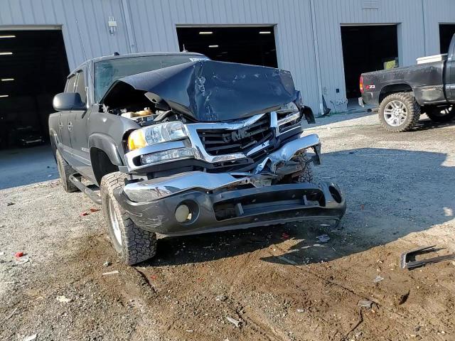 2005 GMC Sierra K2500 Heavy Duty VIN: 1GTHK23U05F805430 Lot: 81187625