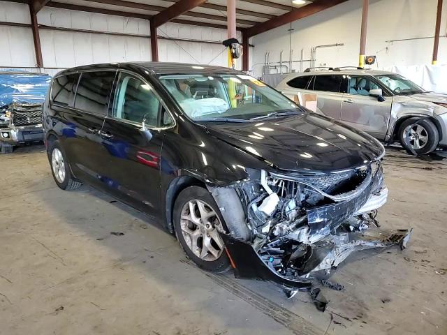2017 Chrysler Pacifica Touring L VIN: 2C4RC1BG8HR844691 Lot: 71843115