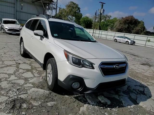 2018 Subaru Outback 2.5I Premium VIN: 4S4BSAFC5J3285669 Lot: 72090745