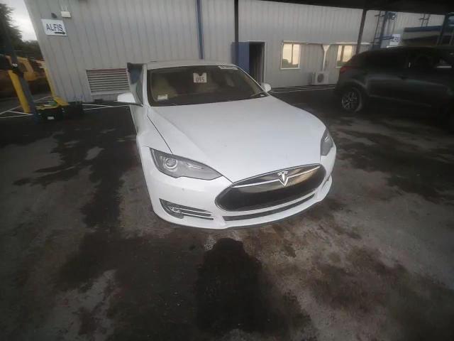 2015 Tesla Model S VIN: 5YJSA1E13FF114100 Lot: 82160755